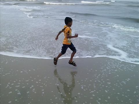 child and cochi beach